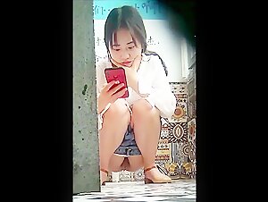 老式筒子楼全景偷拍多位美女少妇嘘嘘 各种美鲍完美呈现