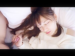 迷玩漂亮大奶美眉 小粉穴抠的白浆直冒 被无套输出 内射