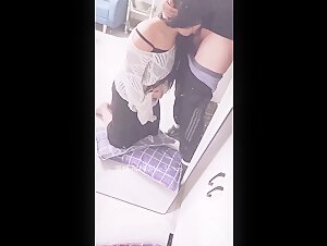 海角社区乱伦大神新婚骚弟媳 新开发弟媳闺蜜装纯不会口，强制调教至口爆颜射