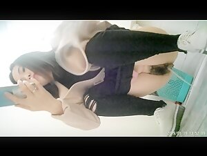 办公楼女厕全景偷拍多位美女职员各种姿势嘘嘘 还有几个保养的不错的小嫩鲍