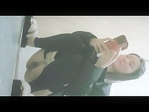 八月最新砍人收费群流出 商场女厕正面露脸偷拍两个颜值还可以的美女尿尿