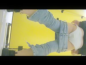 8月砍人厕拍收费群最新流出 外语学院课间偷拍两个学妹尿尿