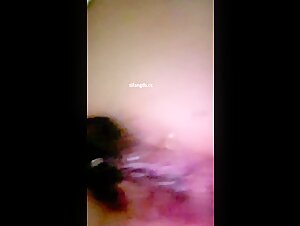 女厕贴逼偷拍大三舞蹈社学姐尿尿抄底，小逼逼有点发黑了，尿的尿尝了一下齁咸