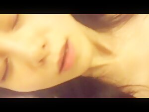 据说是某电视台台长潜规则美女主持人被曝光