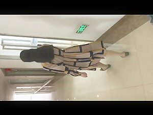 大神偷偷潜入商城女厕一路游走偷拍 多位美女少妇的各种极品鲍鱼