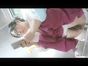 路边公园女厕全景厕拍偷拍5位美女嘘嘘 各种美鲍完美展示