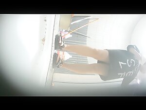 6月新流出写字楼女厕 偷放设备后拍白领尿尿气质优雅的黑裙白领姐姐