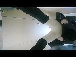 KTV女厕所最新全景偷拍几位大长腿小姐姐 各种诱人的私密花园