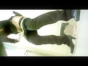 最新商场女厕全景偷拍高跟制服少妇肥美的大鲍鱼