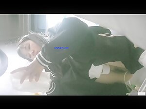 帝王夜总会厕所偷拍一身黑装长发美少妇 稀疏的穴毛粉红的阴唇真想摸一下