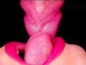 吞精女王 这才是真正的精壶 这小舌头太舔的太上头了好涩涩 含着漏斗吞下精液 画面太美了好享受