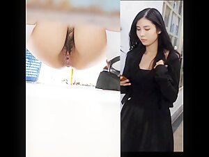 商场女厕全景偷拍长发小姐姐 张着大口的肥鲍鱼