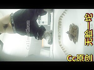 最新 魔手 外购厕拍大神 写字楼女厕偷拍前后双镜头偷拍白领嘘嘘1