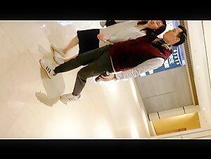 女厕偷拍万达广场尾随白衫黑裙披肩发美女 细软的阴毛被嫩穴浇湿成两条线