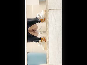 公厕全景女厕偷拍 3位小姐姐的肥美大鲍鱼