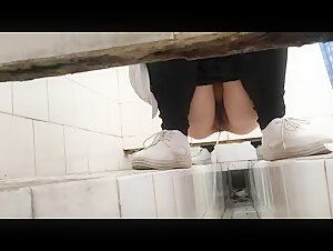 师范大学沟厕偷拍十几个学生妹嘘嘘